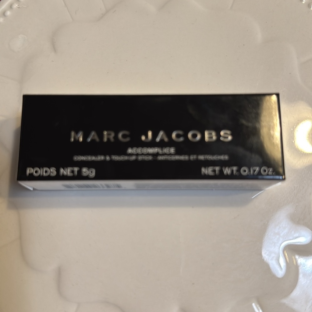 NEW❣️ Marc Jacobs Accomplice Concealer & Touch-Up Stick Tan. .17oz - Picture 5 of 5
